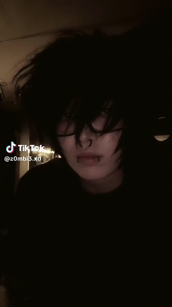 Explorando el estilo emo y la cultura MySpace