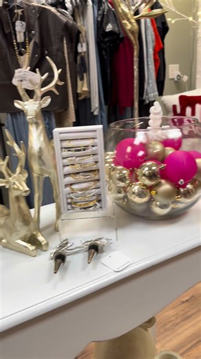 Sandra is welcoming customers today at The Lazy Lounge with a 20% discount on everything in her booth at the 44 Marketplace Holiday Open House. Her curated booth showcases comfortable clothing and accessories that work just as well on the lake as they do at dinner. Explore cozy sweaters, stylish outfits for the holidays, and locally themed gifts, all thoughtfully selected for style and versatility. With refreshments, door prizes and complementary gift wrapping, this is the perfect day to start y