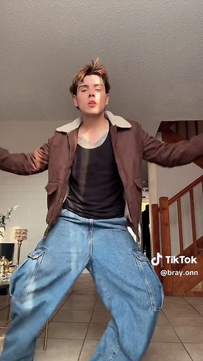 BrayOn (@bray.onn) - Videos de BrayOn (@bray.onn) con “Standing Next to You - Jung Kook”