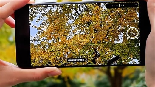 X200Ultra相机控制键玩法带来专业级拍摄仪式感，实体按键搭配智能响应，轻松实现快速对焦与变焦，日常拍照更流畅自然。