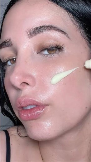 turning flaky makeup into literal butter skin with the ‪@sheglam_official‬ melt touch hydrating primer