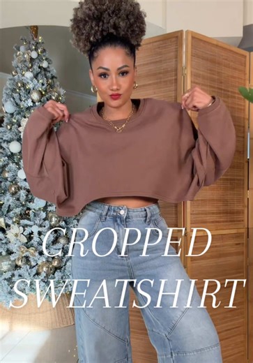 This cropped sweatshirt is such a good everyday top 😍🤌🏽 The relaxed cropped fit hits perfectly, and the balloon sleeves instantly elevate a basic sweatshirt. Soft, comfortable, and easy to style with leggings, jeans, or sweatpants without looking sloppy.#croppedsweatshirt #casualoutfit #ootdinspo #petitefashion #tiktokshopcreatorpicks