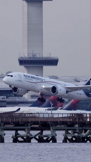 Watch This AeroMexico 787-8 Take Off from JFK to Mexico City! 🛫🇲🇽