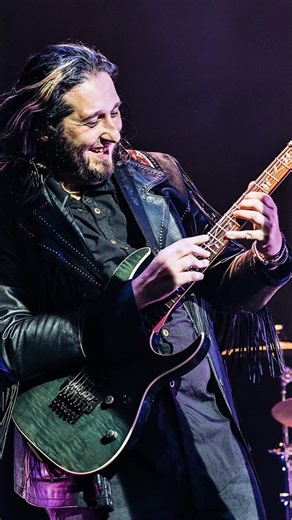 When you need to perform two handed tapping non-stop for minutes on end, till the photographer gets their shot. #Keshet | Keshet