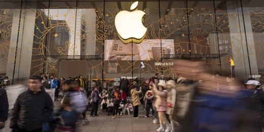 Apple Is Behind in AI—and Investors Are Getting Impatient