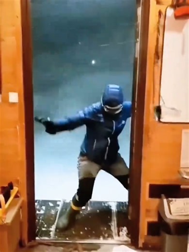 Exploring the Biggest Ship in the North Ocean