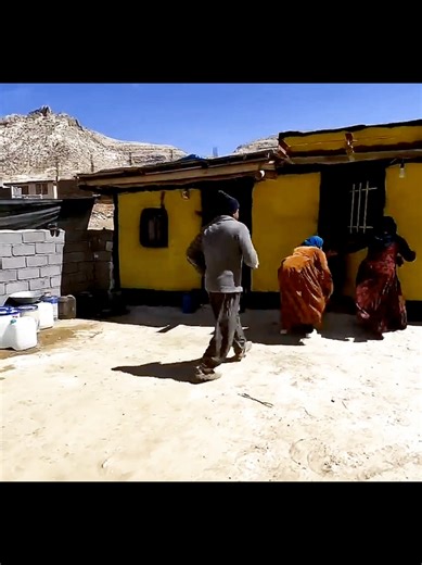 Exploring the Simple Nomad Life Journey