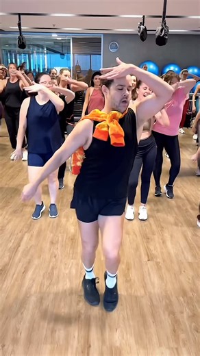 Justin Neto | My #1 online class is available and now you can learn this routine! Go to my website (link in bio) and let’s dance 🥳 #danceclass #flashdance | Instagram