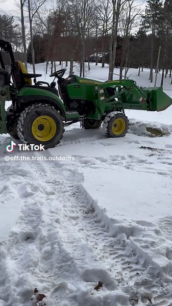 Plowing snow with the John Deere 2025r Compact Tractor #fyp #johndeere #2025r #johndeere2025r #compacttractor #winter #snow #snowremoval #snowplow #pennsylvania