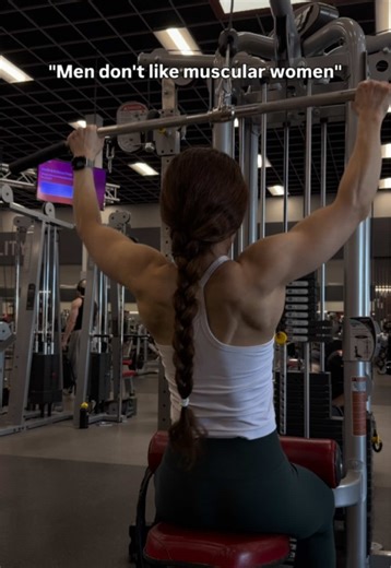 Apparently men don’t like muscular women… yet the eye contact during my sets is very supportive. 😅💪 #calisthenics #gymgirl #gymhumor #gymrat #gymmotivation