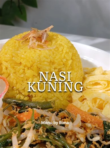 Pakai resep ini dijamin hasil nasi kuningnya tanak, gurih, dan disukai anak-anak. Resep Nasi Kuning 1 batang serai geprek 3 lembar daun jeruk 1 lembar daun pandan 600 mL santan 1 sdt Desaku Kunyit Bubuk 1 sdt garam ½ kg beras 1 sachet Desaku Bawang Putih Bubuk #nasikuning #masakanrumahan #resepsatset #menubyrima #creatorsearchinsights