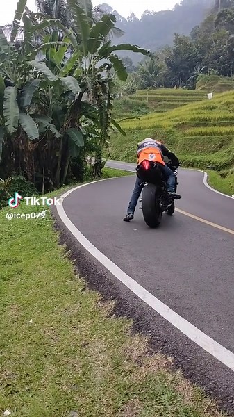 Rewas R1 Genesis Motorcycle Review and Features