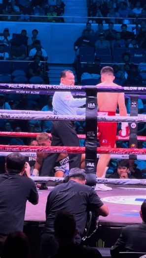 ROUND 2 AND HE’S ALREADY ON HIS KNEES! 😱🥊 Thrilla in Manila is truly back with these thrilling matches! What a way to celebrate the 50th Anniversary. ✨ 📍Smart Araneta Coliseum, Araneta City #CityOfFirsts #AranetaCity #ThrillaInManila2025 #ThrillaTurns50 #TheBigDome | Araneta City