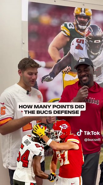 Can’t get anything past Lavonte, on or off the field 👏 @Garf #lavontedavid #funfacts #trivia #quiz #buccaneers