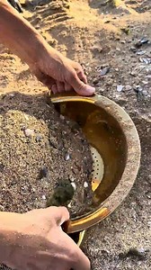 WOW 🤩 I Found a Pure Ruby Necklace While Cleaning the Beach 😱During a routine beach cleanup in Florida, volunteers stumbled upon something truly unbelievable — a pure ruby necklace buried beneath the sand. Experts say it could be worth hundreds of thousands of dollars. Was it lost treasure or something even more mysterious? Stay tuned to find out the true story behind this sparkling surprise! 💎🌊🇺🇸 #BeachCleanup #RubyNecklace #LostTreasure #ShockingDiscovery #ViralFind #Jewelry #HiddenGems 