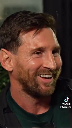 Draw Pool on Instagram: "MESSI + SPRITE + VINO = FELICIDAD 🇦🇷🔥 Si sabés, sabés… Mandale este reel a tu amigo más borracho 😂🍻 📣 Pedilo en la barra como: “NECESITO UN MESSIRVE” 💸 y tenés 20% OFF Solo en Draw Pool 🖤🎱 ¿Ya lo probaste o vas a hacerte el fino?"