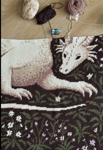 Tapestry update 🐉 INFO/FAQs Yarn: Fiocco cotton (weight 2) by @filati.tre.sfere 3mm hook I’m keeping track of the usage, so I’ll let you know the total at the end!! I spent 165€ on yarn (which should be enough to complete the whole thing) Software: I used stitchfiddle.com to create the chart Colorwork: I’m using 7 colors, so I’m not crocheting over the yarns I’m not using and just leaving floats in the back. Pattern: I won’t be selling the chart/pattern for this as I want it to remain a one of 