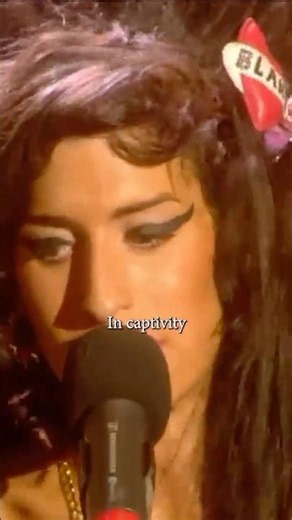 Amy Winehouse performed at Nelson Mandela's 90th Birthday Tribute concert on June 27, 2008 🖤