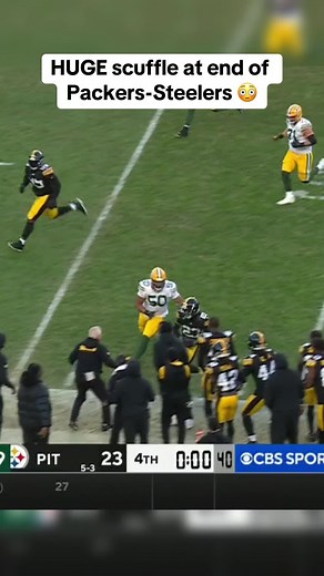 A late hit led to the #Packers and #Steelers getting into it as the game ended 😨 (📺 CBS) #nfl #scuffle