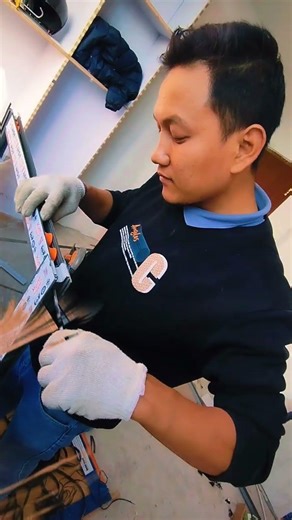 Watch this video to see what a sliding window looks like with ventilation between the top and bottom