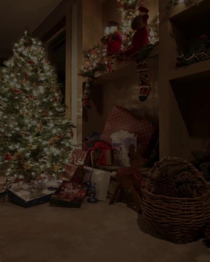 🎄🎅📞The calls don’t stop, even on Christmas Eve. 🚔✨🎁 While many in our community are home celebrating with family and friends, our dispatchers, officers, and professional staff remain on duty, ready to answer the call and keep Paradise Valley safe. It’s a privilege to serve a community that supports us year-round and trusts us to be there when it matters most, even when the calls are a little more… unusual this time of year. We’re grateful for the dedication, professionalism, and teamwork of