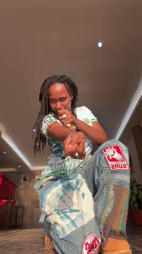 Roy’s Hotel 🇸🇱 | Hotel Room