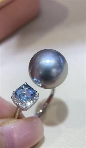 Aquamarine platinum grey ring 11-12mm perfectly round aurora, shiny and flawless quality! This piece is of extremely high quality! It can be paired with k-gold quality! S925 silver version - an extremely distinctive open-ended platinum grey ring. The fresh and brilliant aquamarine is particularly eye-catching. It is elegant yet stylish to wear.Special offer $199#jewelry #pearl #ring #blacktahitianpearls #platinum