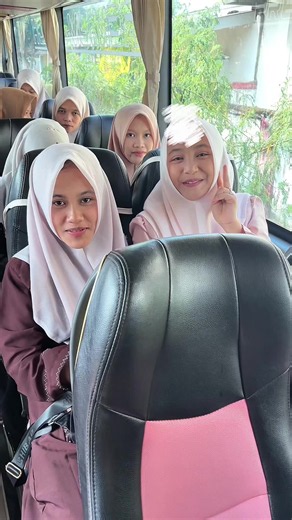 Mbecek sareng mbak santri… Ajeng menghadiri acara nikahane mbak santri… #mbaksantri #santri #acara #fyp