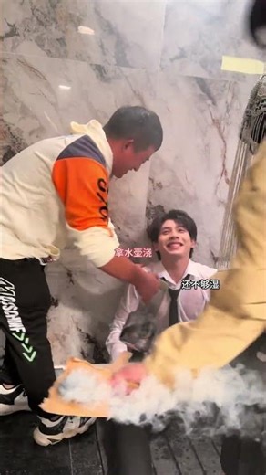 🤣男主浴室洗澡的戏是怎么拍的😋#老祖的老公竟是小娇夫 #张珊 #吴宇航 #花絮 #短剧 #短劇 #启元推文