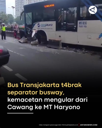Bus Transjakarta dilaporkan m3n4br4k separator busway di Jalan MT Haryono dekat Halte Cikoko arah Pancoran, Jakarta Selatan, pada Senin pagi (22/6). Peristiwa tersebut memicu kepadatan lalu lintas di kawasan Cawang hingga arah Pancoran. Berdasarkan informasi TMC Polda Metro Jaya, kemacetan terpantau sejak sekitar pukul 06.50 WIB di ruas Jalan Mayjen Sutoyo, Jalan DI Panjaitan, hingga Jalan MT Haryono. Kepadatan lalu lintas juga berdampak pada sejumlah rute Transjakarta yang mengalami keterlambat