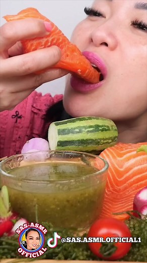 How else can I explain the love I have for this dish 😅. Raw salmon sashimi with green seafood sauce and fresh veggies! . #sasasmr #asmr #eatingsound #eatingasmr #asmrfood #tiktokfood #sashimi #salmon #raw #rawfish #sashimiasmr #asmrfood #tiktokfyp #fyp #fypシ #fypage #foryou #eatingsushi