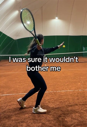 It was looking at me and I was looking at it. I was sure it wouldn’t bother me, but I only brought this to myself 😅 Luckily I didn’t trip on a stray tennis ball and was able to win a point #tennis #tennislife #tennistok #sportsfun #tennisplayer