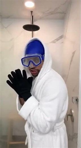 Guy Tries ‘Insanely Cold Shower Challenge’ and Breaks Immediately