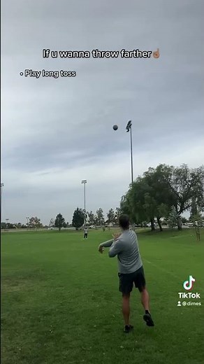 HOW TO THROW A FOOTBALL FAR AF 🔥