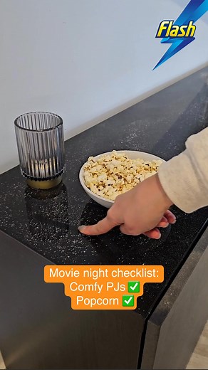 Flash Duster Dust Magnet - Quick, easy and hygienic: trap & lock daily dirt and grime in an instant without getting down on your knees! | Flash Cleaner