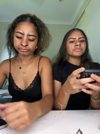 Ash Trevino Performs 'Como La Flor' with Nunu