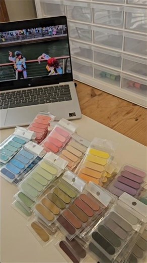 Colour sorting palettes for bookish bundles!