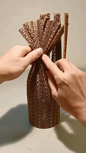 1.3M views · 19K reactions | How to make a simple and convenient flower vase #diycrafts #craft #vase #flowers #crafts | Craft Home | Facebook