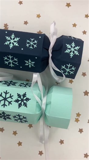 Judy on Instagram: "Super cute Christmas crackers you can make and gift to all your friends and loved ones! Follow for more Christmas ideas this season! #paperart #cricut #cricutmade #cricutcrafts #cricutchristmas #cricutproject #cricutcreations #teamcricut #makeitwithmichaels #makersgonnamake #handmadewithlove #handmadechristmas #christmasdecor #christmastree #christmasdiy #christmasproject #christmasdecorations #christmasspirit #christmascrafts #christmasstar #imadethis #paperartist #diychrist