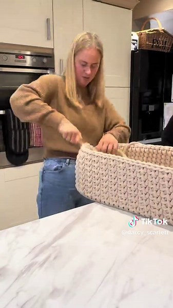 Create a Stunning Crochet Moses Basket in Crema