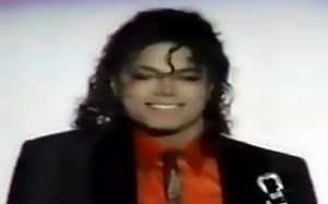 迈克尔杰克逊-超帅1989年全美音乐奖-看看迈演唱会粉丝疯狂的画面-迈获奖发言画面剪辑版视频。