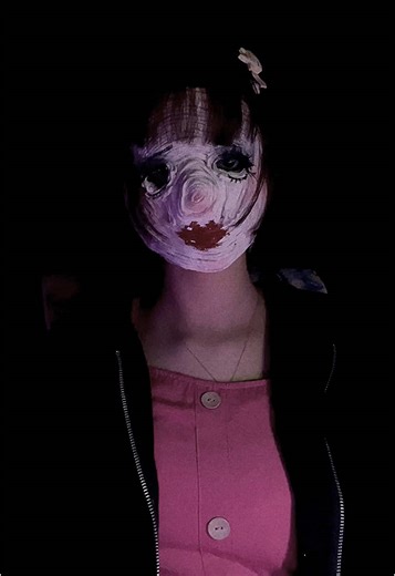 Knitted Face Mask Trend: Innovative Makeup Idea