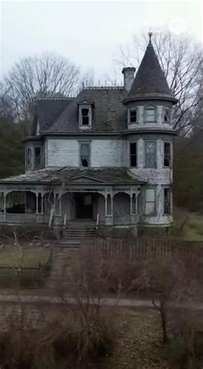 Inside an Abandoned Victorian Mansion Frozen in Time 😱