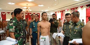 Kisah perjuangan anak tukang bubur yang lolos Akmil | merdeka.com