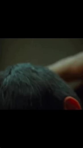 🇯🇵この速度に達すると、もはや陸上を移動しているのではなく、音速で移動していることになります🚀🌍 このシミュレーションは、マッハ1、つまり時速約1,330kmで日本を超音速鉄道で旅するとどのような感じになるかを視覚化したものです。現在、日本の最速列車は約時速320kmで運行されており、超高速リニアモーターカーのような先進的な試験プラットフォームでは、制御された環境下で時速600kmを超えています。 このシミュレーションはそれをはるかに超え、現在の鉄道コンセプトが真の超音速システムに進化した場合に何が可能になるかを探ります。この速度に到達するには、単なる動力だけでは不十分です。エンジニアたちは、超高速走行における最大の制限要因である空気抵抗を排除するために、磁気浮上、ほぼゼロ摩擦のガイドウェイ、真空または低圧チューブシステムなどを研究しています。マッハレベルの移動では、わずかな空気の乱れでさえ構造上の課題となります。 だからこそ、将来の超音速鉄道構想は、精密誘導システム、AI制御の安定性、そして数百キロメートルにわたってミリメートル単位の許容誤差で構築されたインフラに依存していま