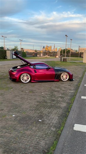 Nissan 370Z performance and styling highlights