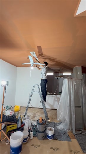 I lavori in taverna stanno facendo progressi, abbiamo il colore sul soffitto e tutto procede secondo le tempistiche! Vi facciamo vedere un po’ il colore che abbiamo scelto e altre cose!!😍 | Diana & Alessio