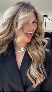 Drop the best compliments you’ve received in your @glamseamless extensions🤌🏼 @h.rosshair capturing the moment after new extensions are installed💖 you can hear more about her journey as a salon owner & extensionist on the Rich Stylist podcast @missashleyhair #glamseamless #hairextensions #iykyk #hairtrends #hairstyles #hairinstall #hairtransformation | Glam Seamless