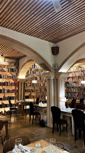 Carolina Diogo on Instagram: "party editions 🍸 Classic and simple outfit this time: Shirt: @kiabi_portugal Pants: @zara Carteira: @seaside.oficial Shoes: mommy shoes #partyoutfit #newyearoutfit #simpleoutfit #classicoutfit #cuteoutfits"