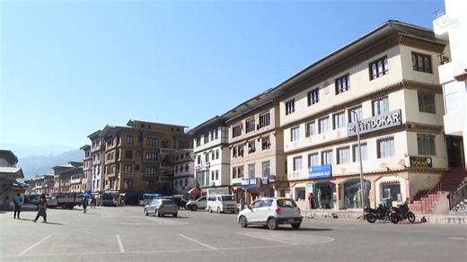 𝗡𝗼𝘁 𝗮𝗹𝗹 𝗿𝗶𝗰𝗲 𝗮𝗻𝗱 𝗼𝗶𝗹 𝗮𝗿𝗲 𝗚𝗦𝗧-𝗳𝗿𝗲𝗲 Under the Goods and Services Tax (GST) framework, essential items such as rice, oil, salt, sanitary napkins and diapers, and wheelchairs are exempt from GST. However, these exemptions do not apply uniformly to all varieties, leading to ongoing confusion among both consumers and retailers. https://www.bbs.bt/237857/ #bbs #GST #bhutan #rice #oil #taxexemption | BBS